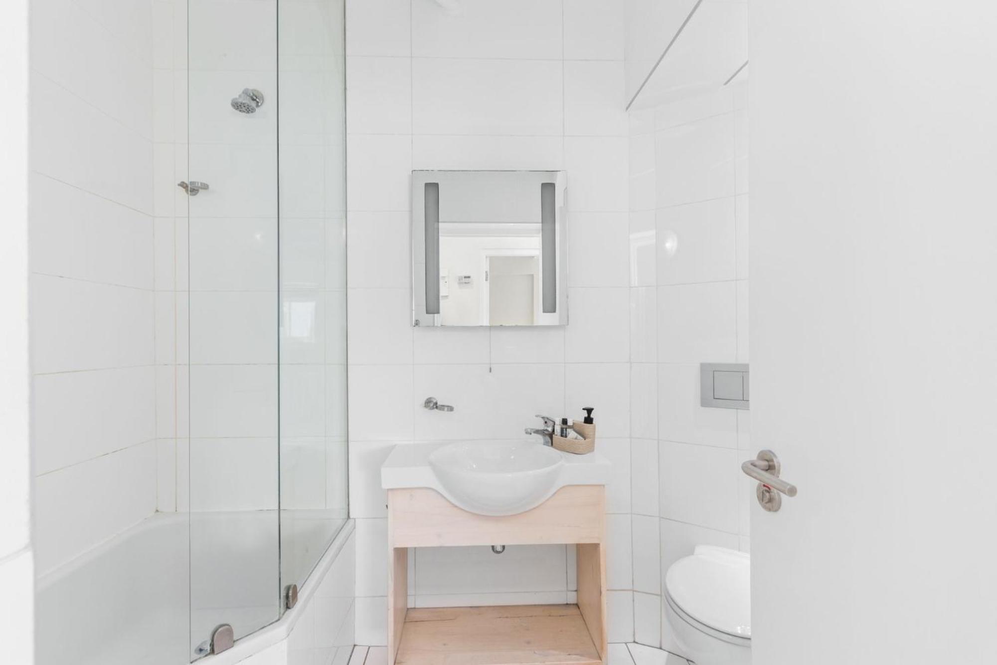 Pips Place 200 By Host Agents * Cape Town